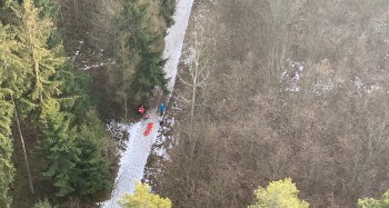 Záchrana osoby v terénu s využitím palubního jeřábu LZS