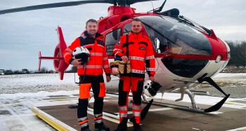 Letecká záchranná služba vozí na palubě vrtulníku plnou krev