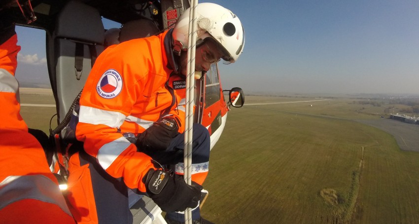 Letečtí záchranáři cvičili podvěsy